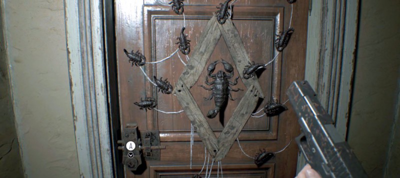 Дверь со скорпионами